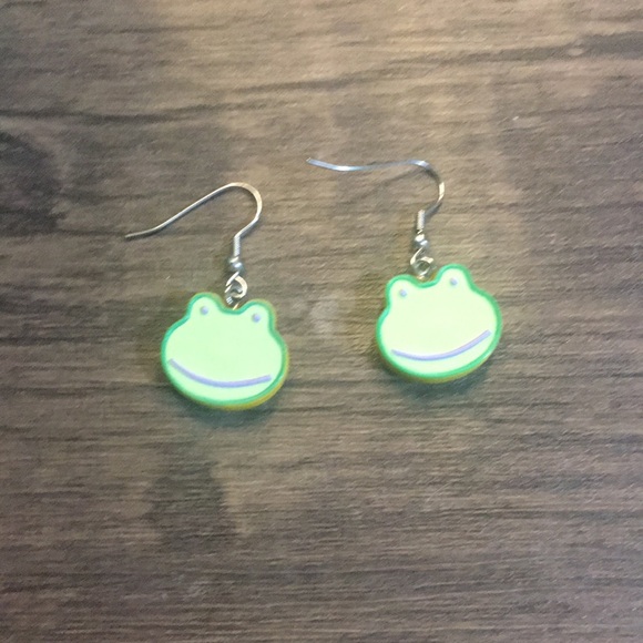 Cute frog earrings for $6 - Picture 1 of 3